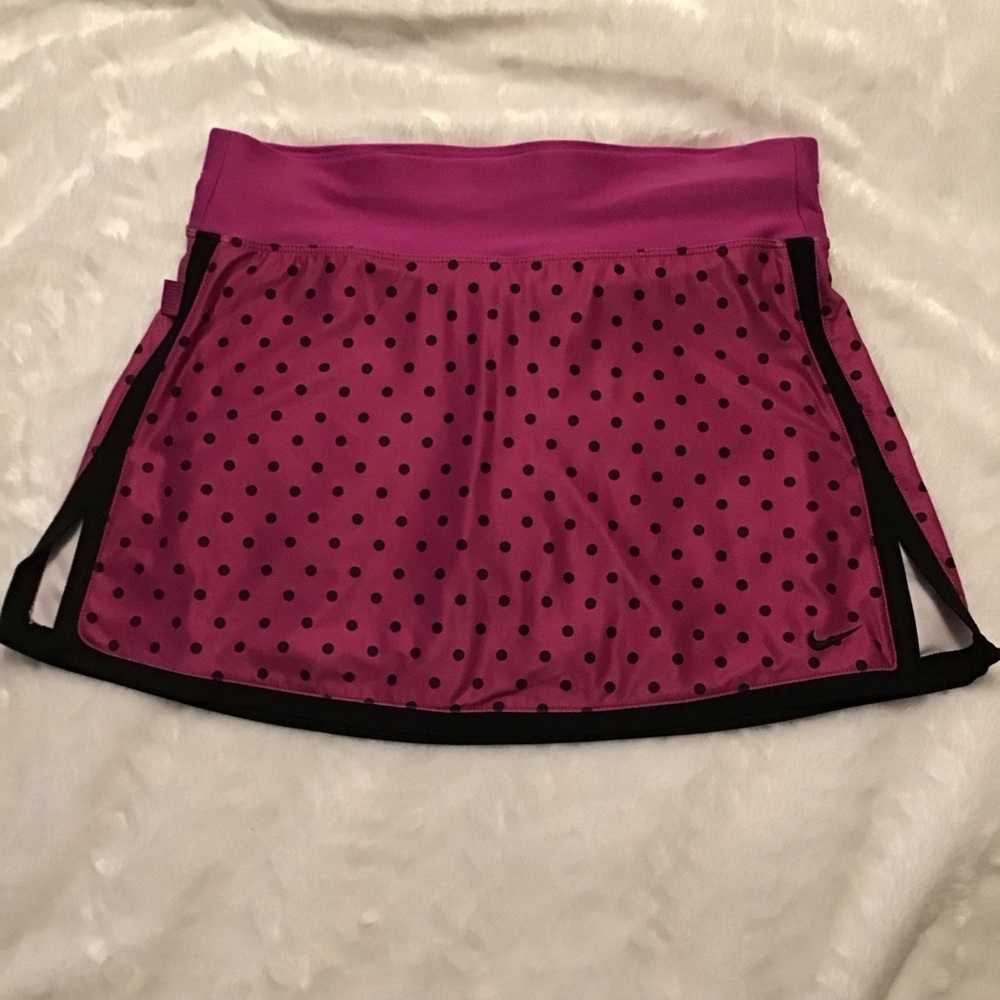 Nike Dri Fit Activewear Sport Skort Skirt  Size XS. Hot Pink Polka Dots